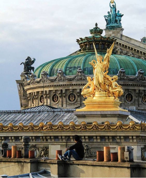 Statue d'orée Paris