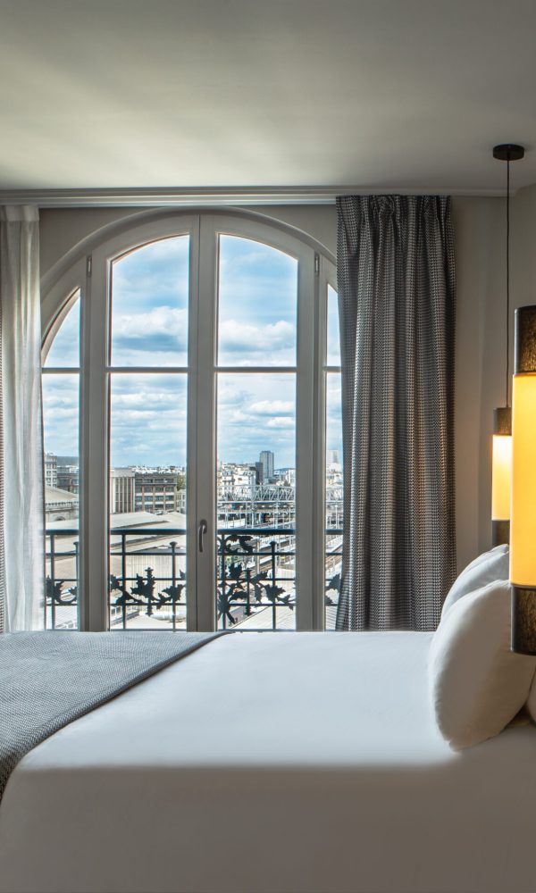 Hotel avec terrasse et restaurant à Paris 10ème